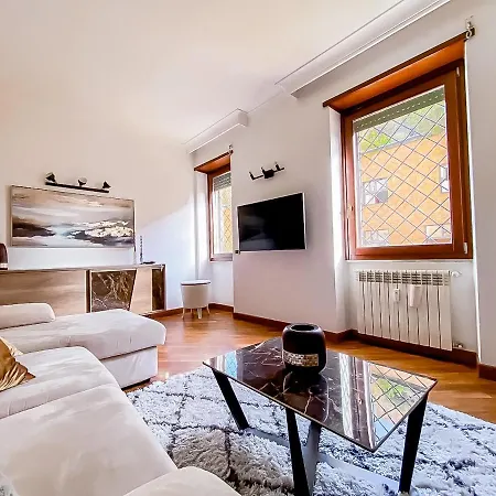 Piramide Luxury Colosseum *